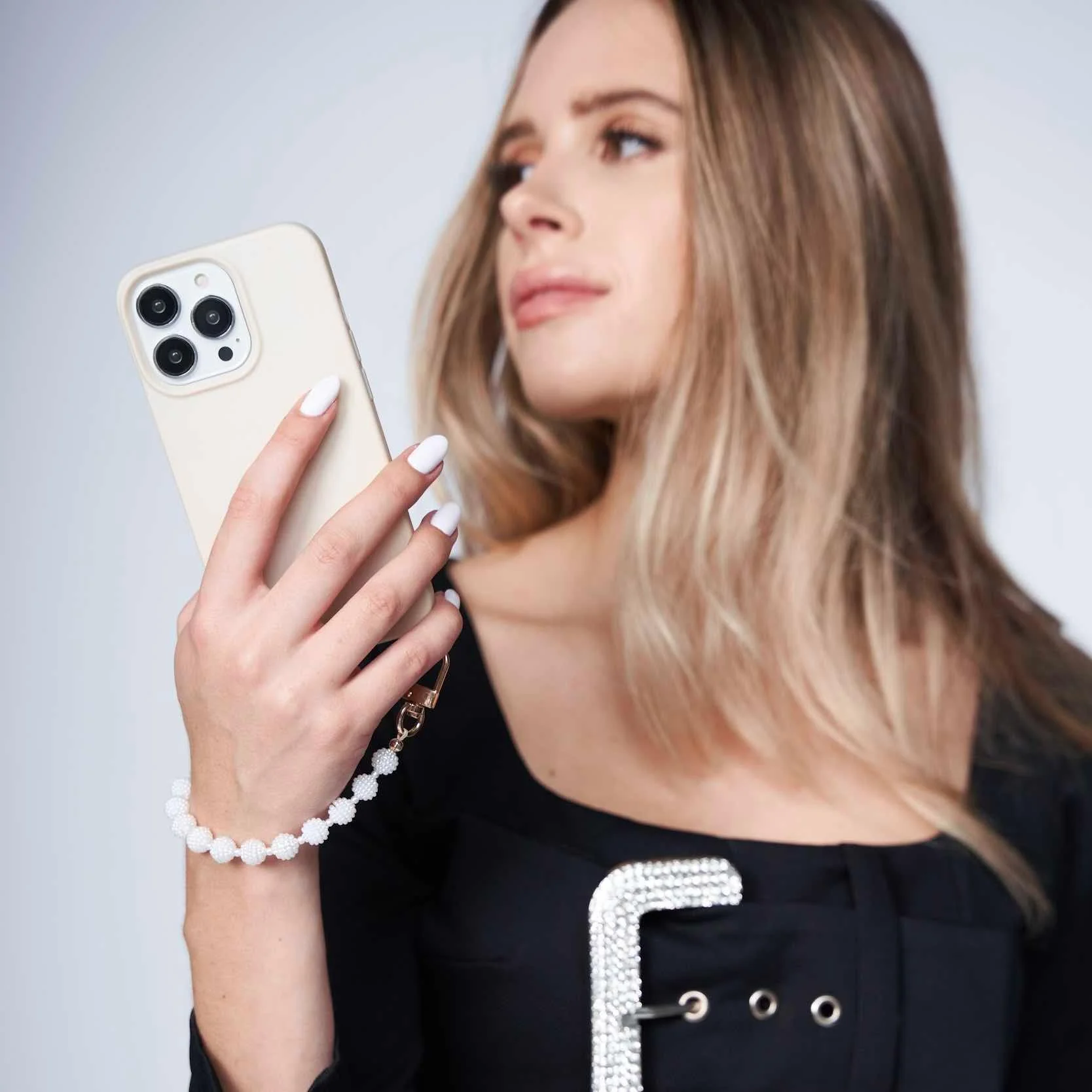 Berry Wristlet Ivory - Image 5