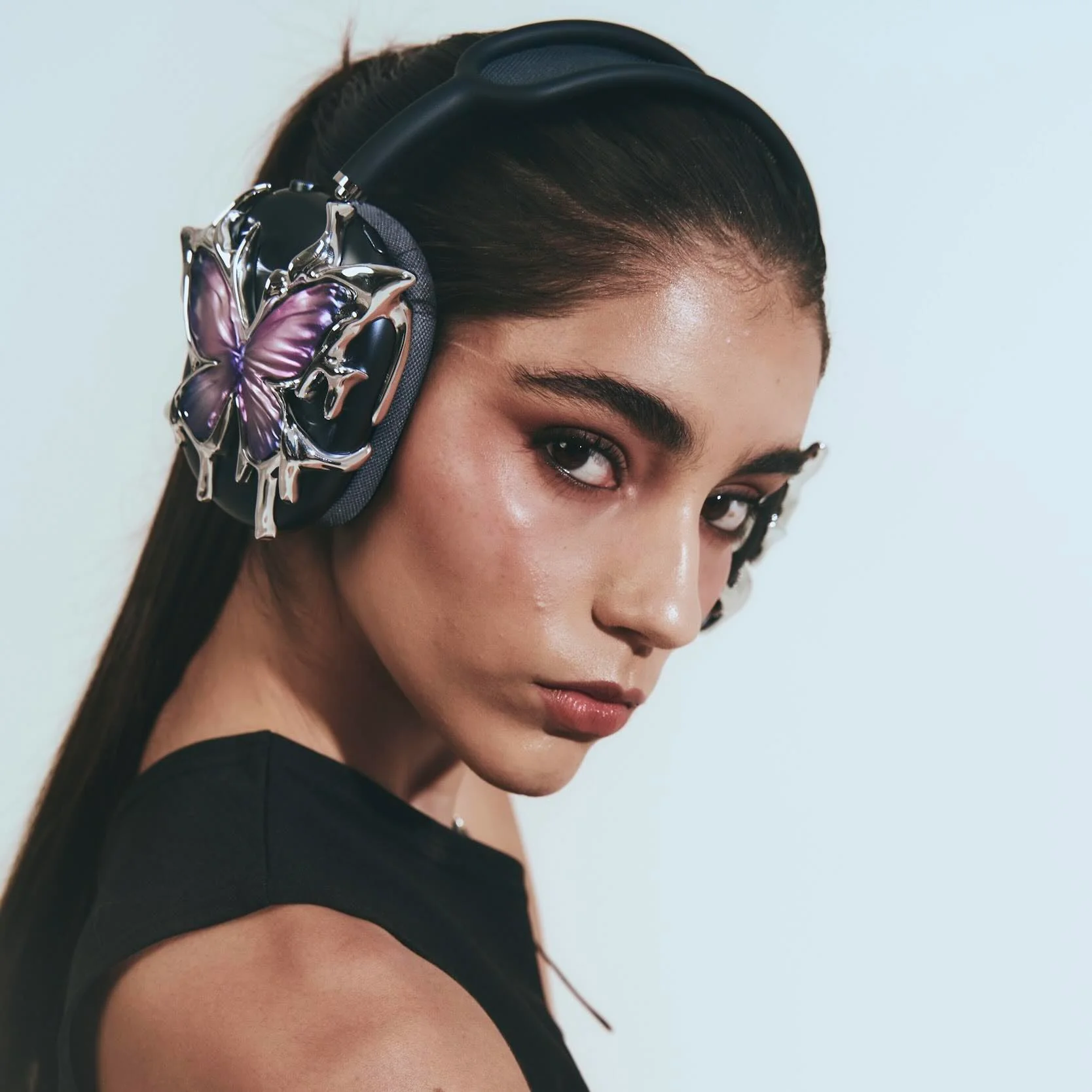 Butterfly Chrome AirPods Max Case - Image 7