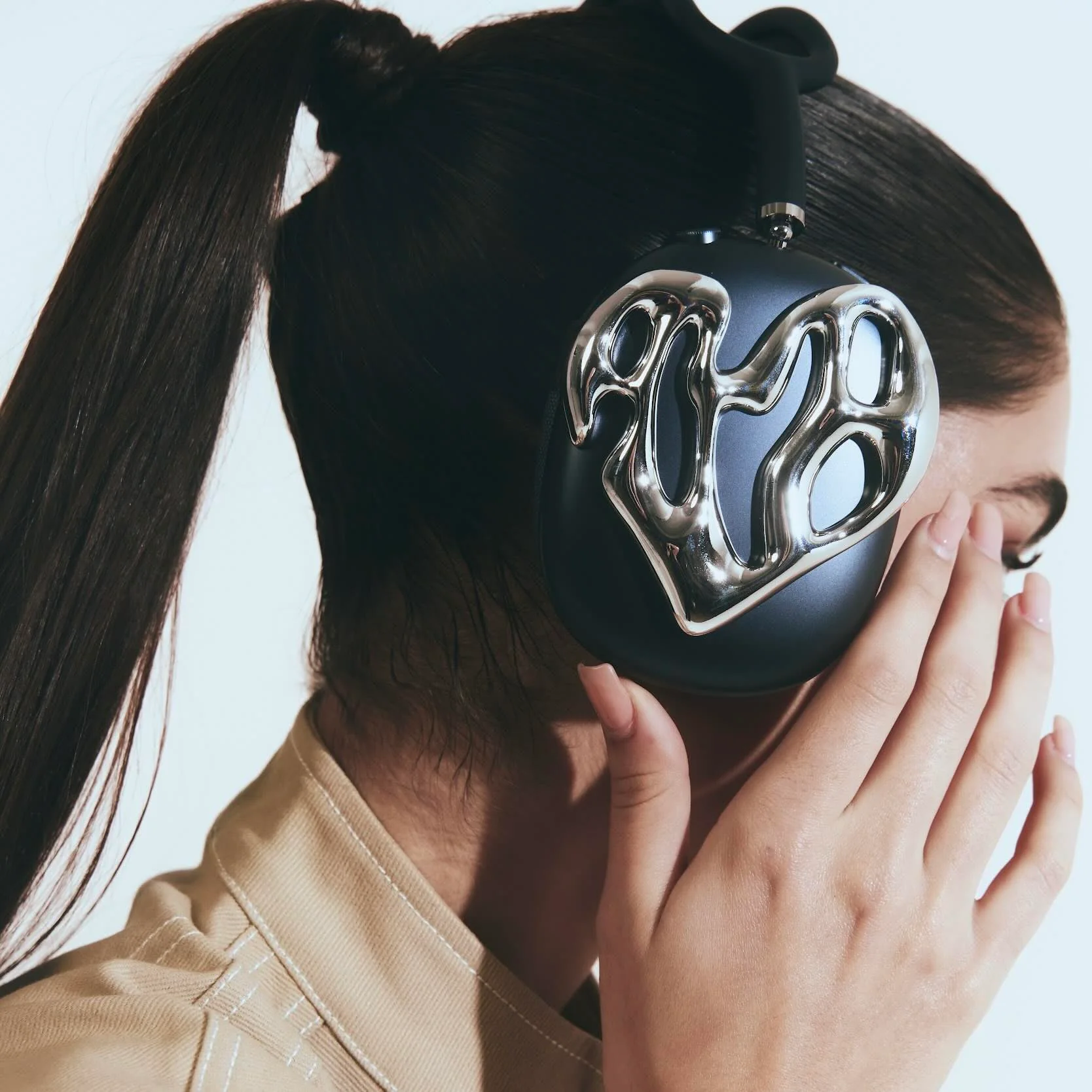 Nebula Chrome AirPods Max Case - Image 4