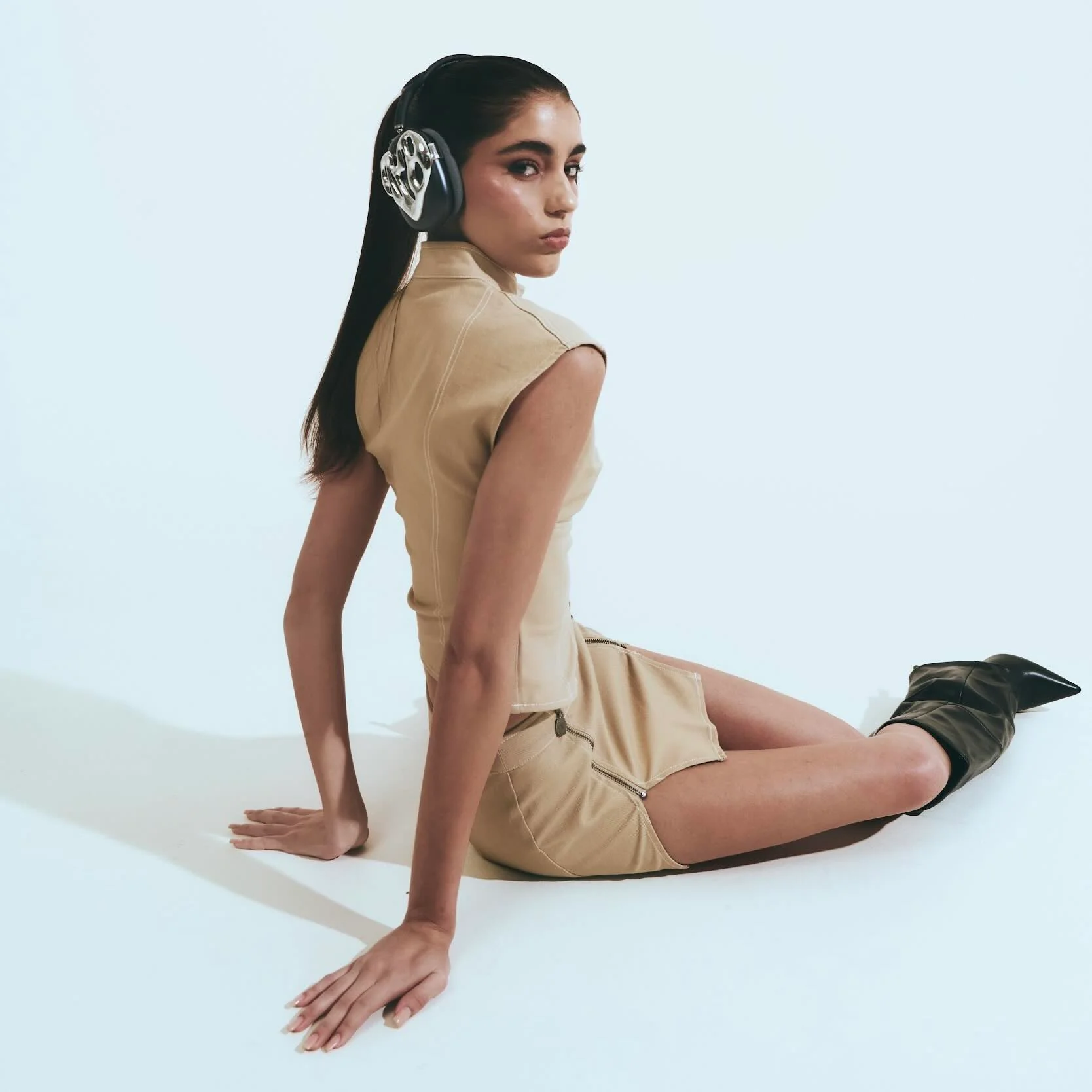 Nebula Chrome AirPods Max Case - Image 5